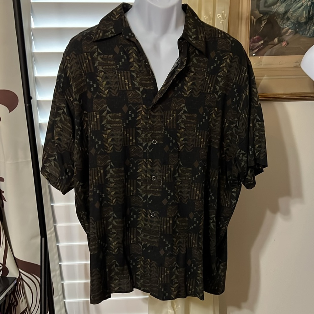 Natural Issue Silky men’s button down shirt. Size L